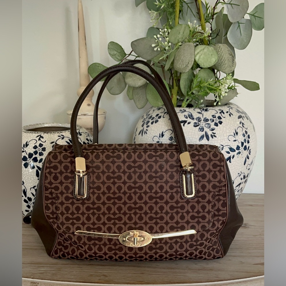 Coach madison shoulder bags Needlepoint.